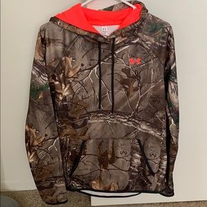 Under Armour Women’s Camo Sweatshirt Small